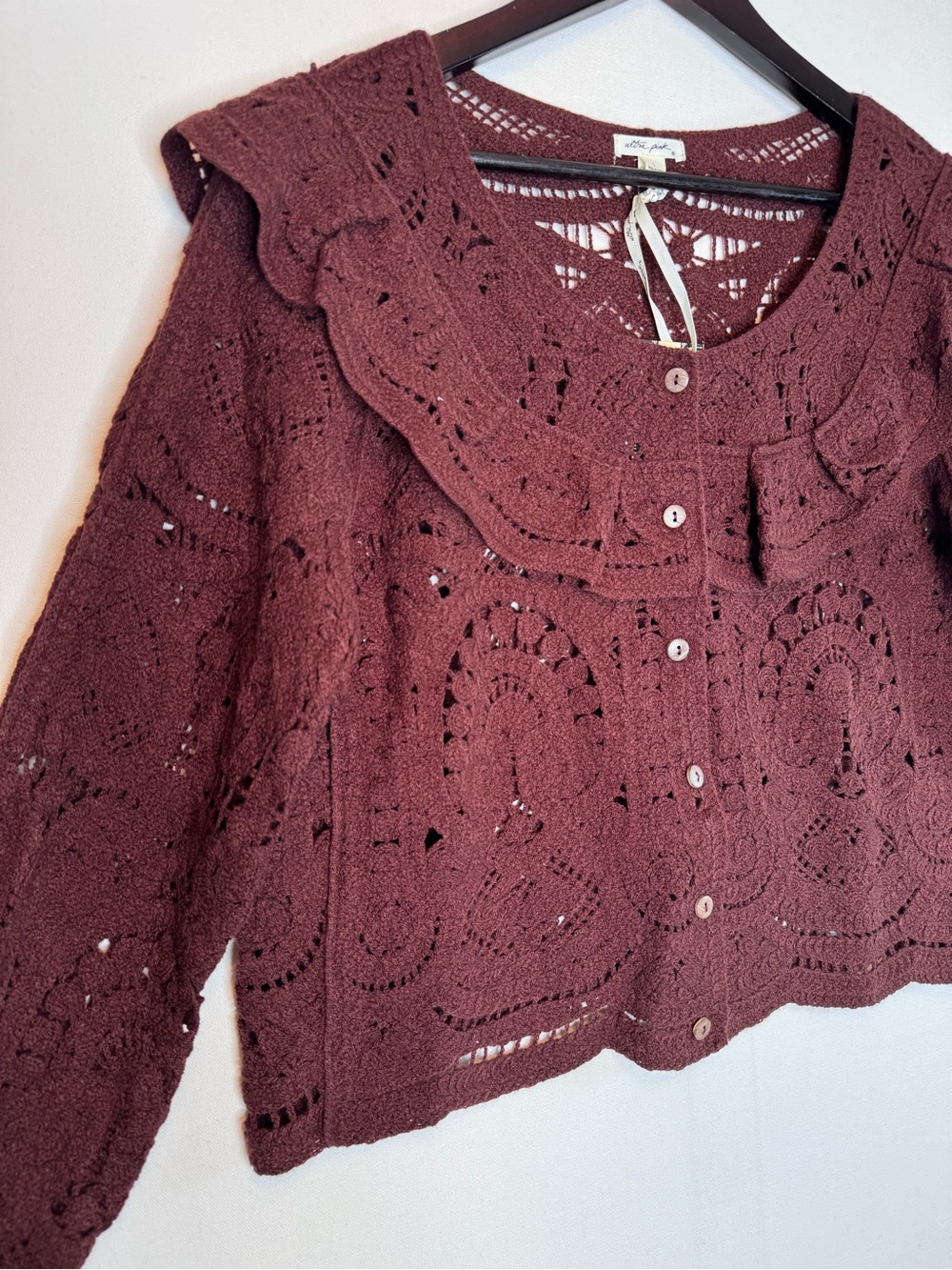 Crochet Cropped Cardigan Sweater Sz L ruffle scoop neckline button front
